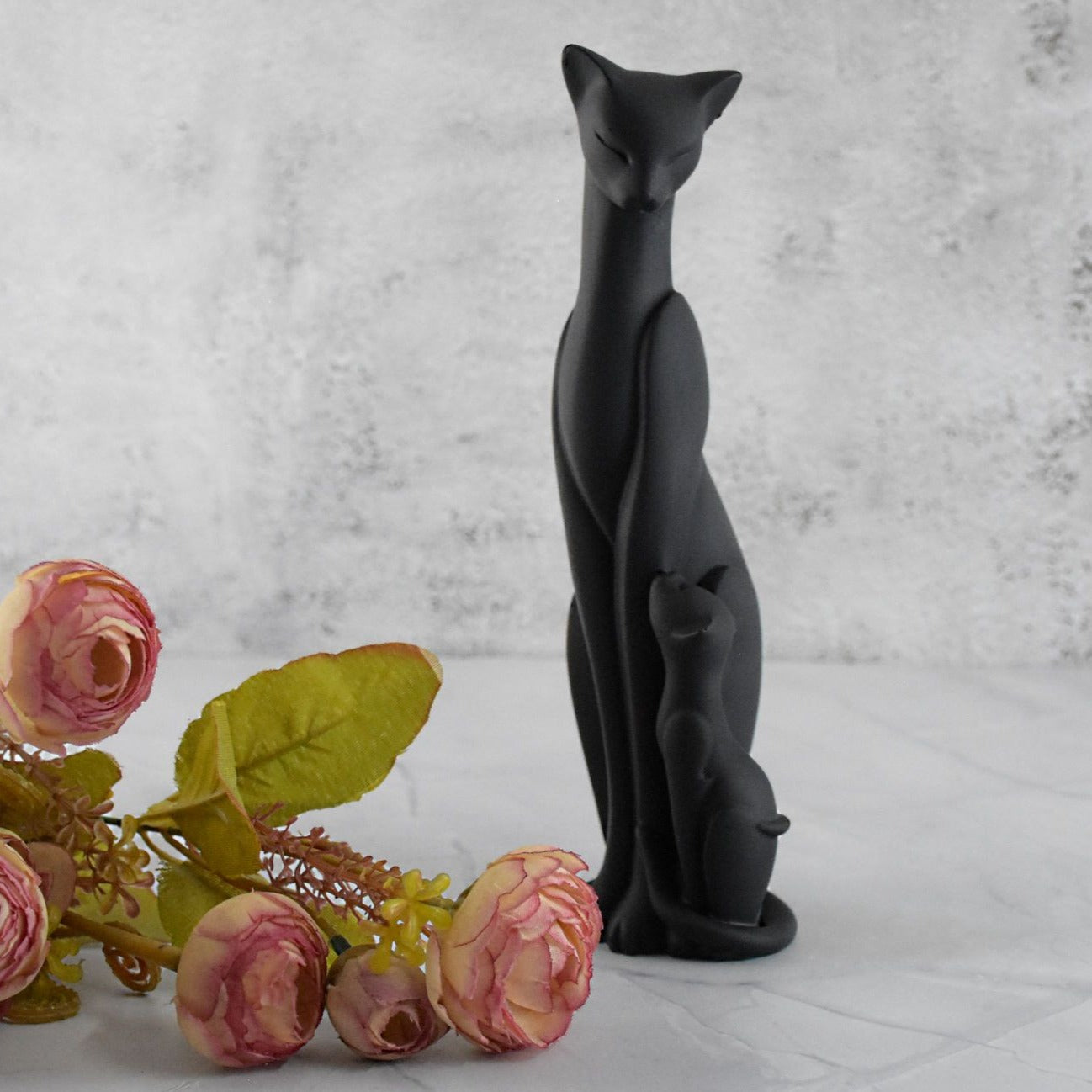 Mother Cat with Child Showpiece