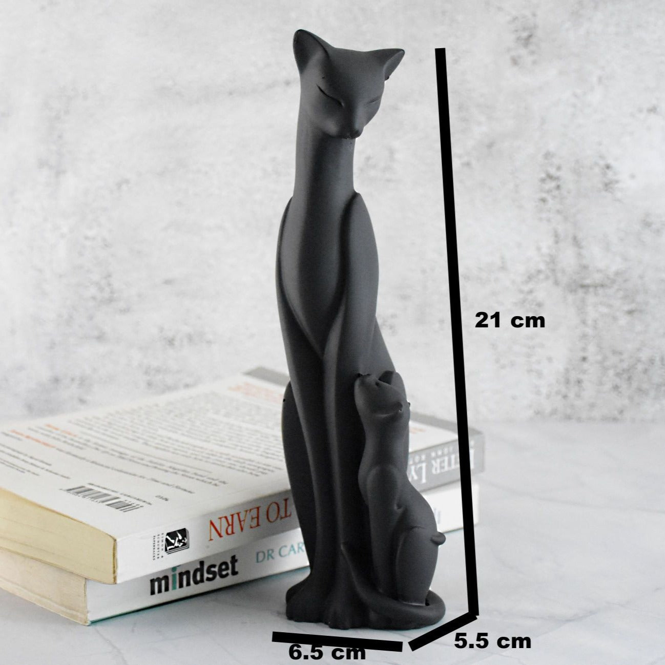 Mother Cat with Child Showpiece