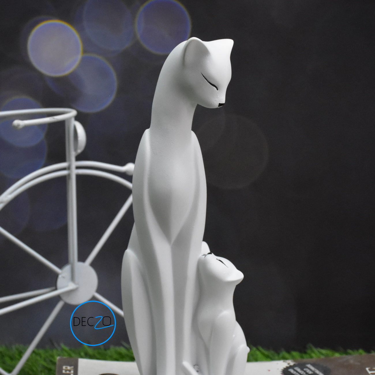 Mother Cat with Child Showpiece : White