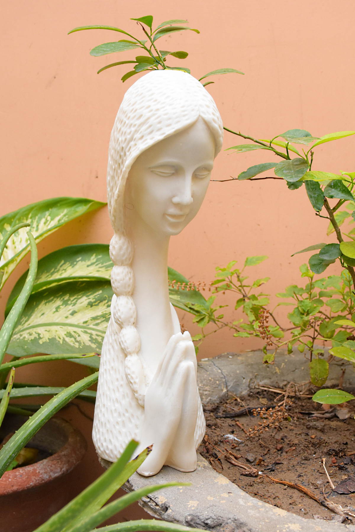 Welcome Lady Statue - Matt White - Deczo