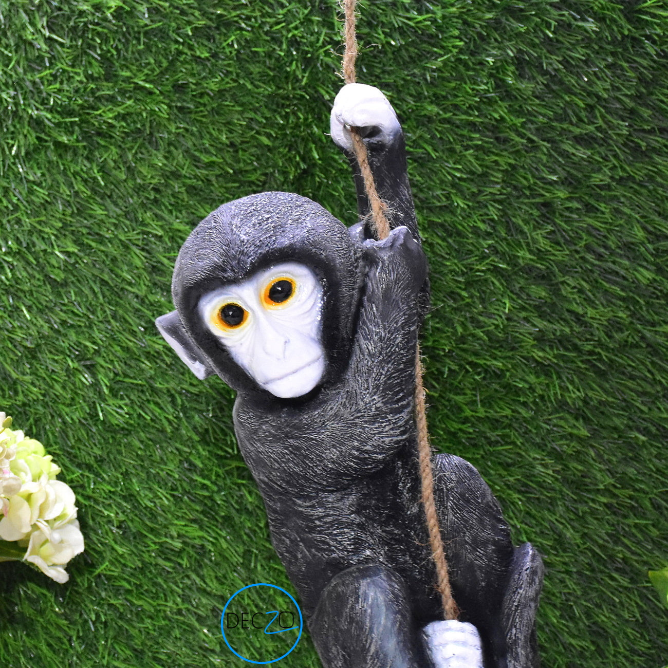 Hanging Monkey Garden Statue: Black