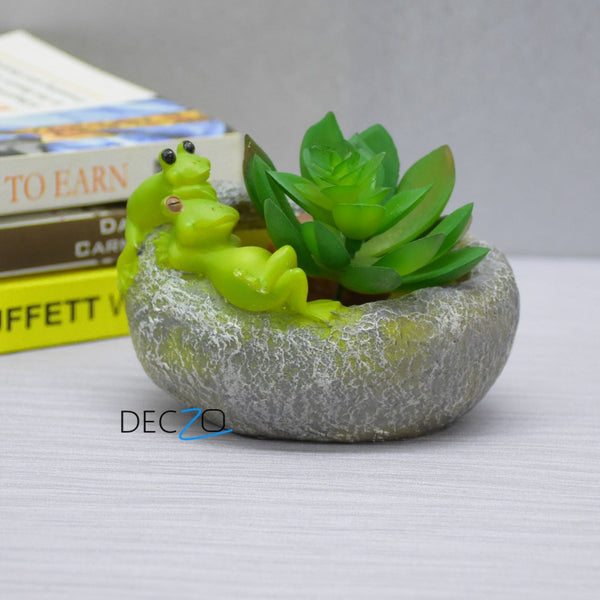 Frogs Resting on Stone Resin Pot - Deczo