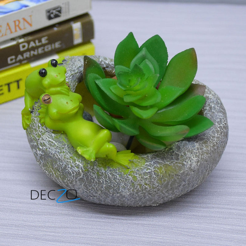 Frogs Resting on Stone Resin Pot - Deczo