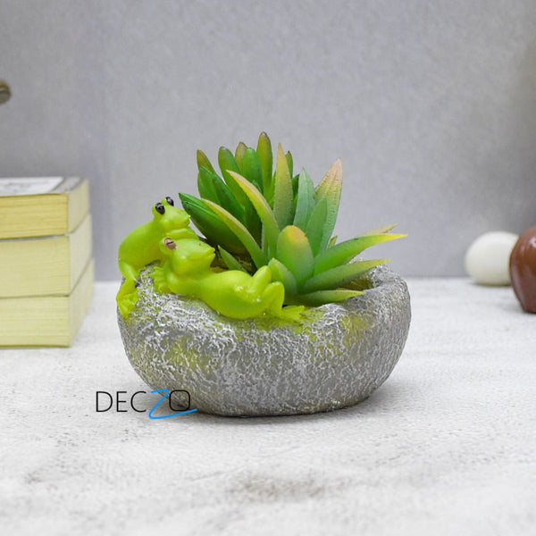 Frogs Resting on Stone Resin Pot - Deczo