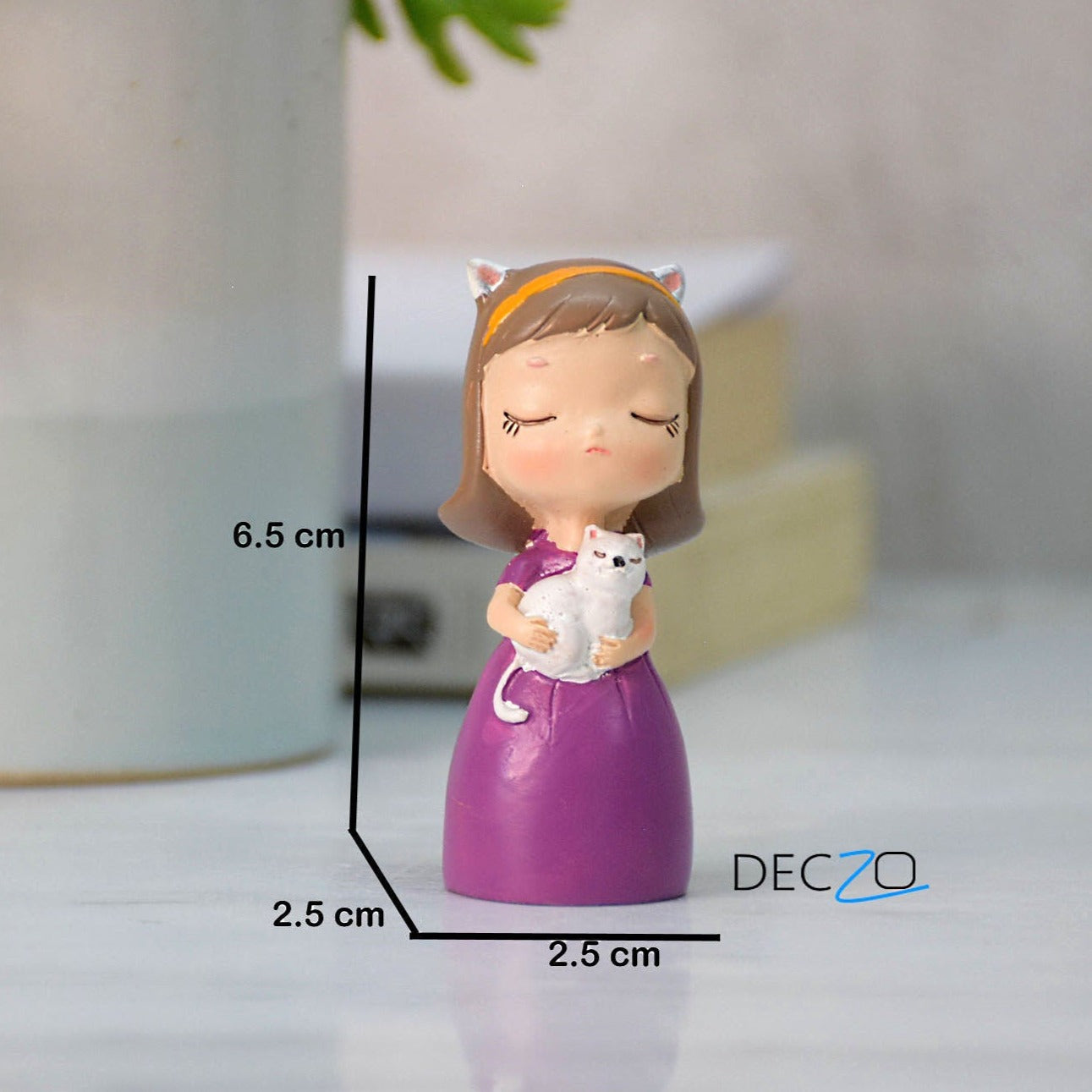 Miniature Damsel's Cat Decor - Deczo