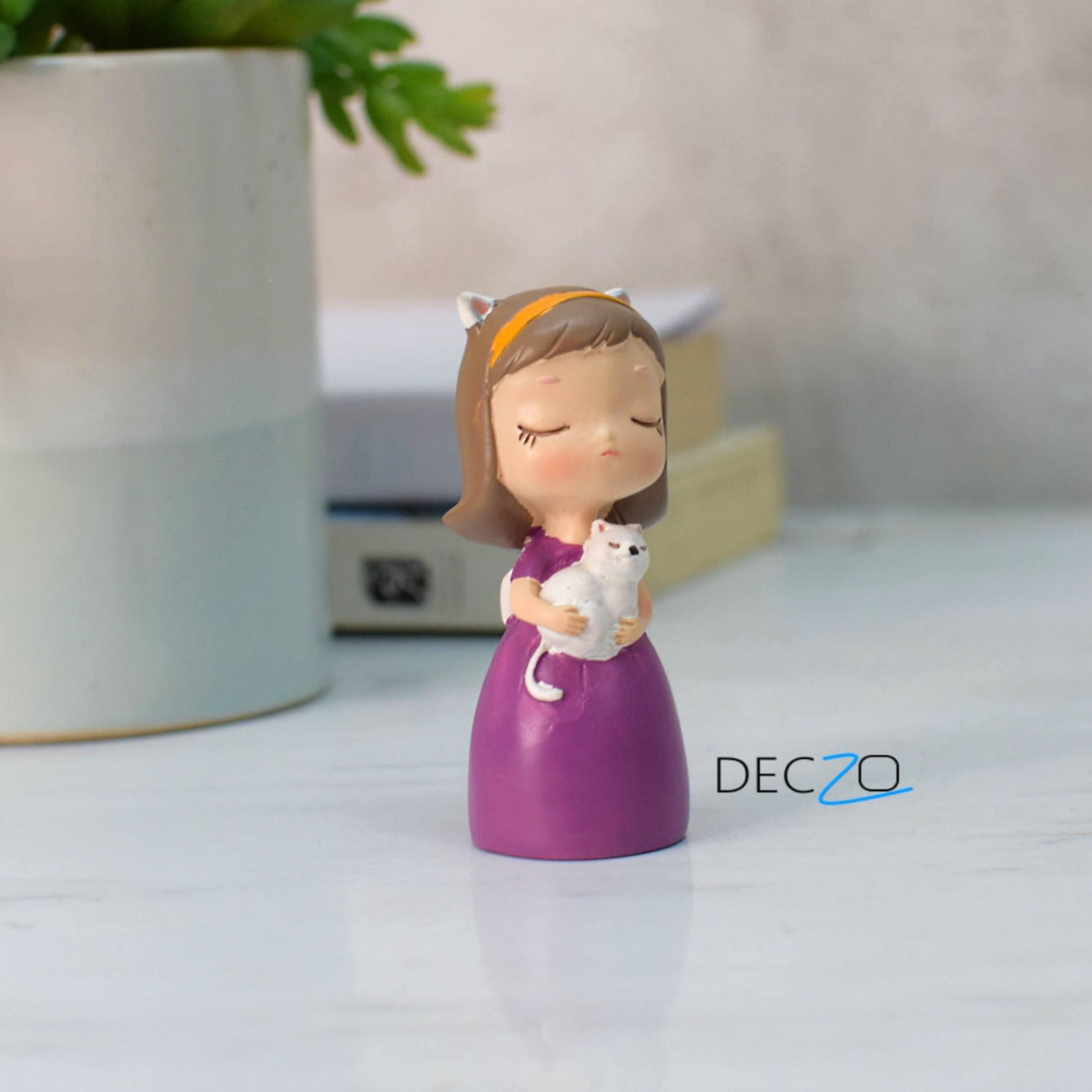 Miniature Damsel's Cat Decor - Deczo