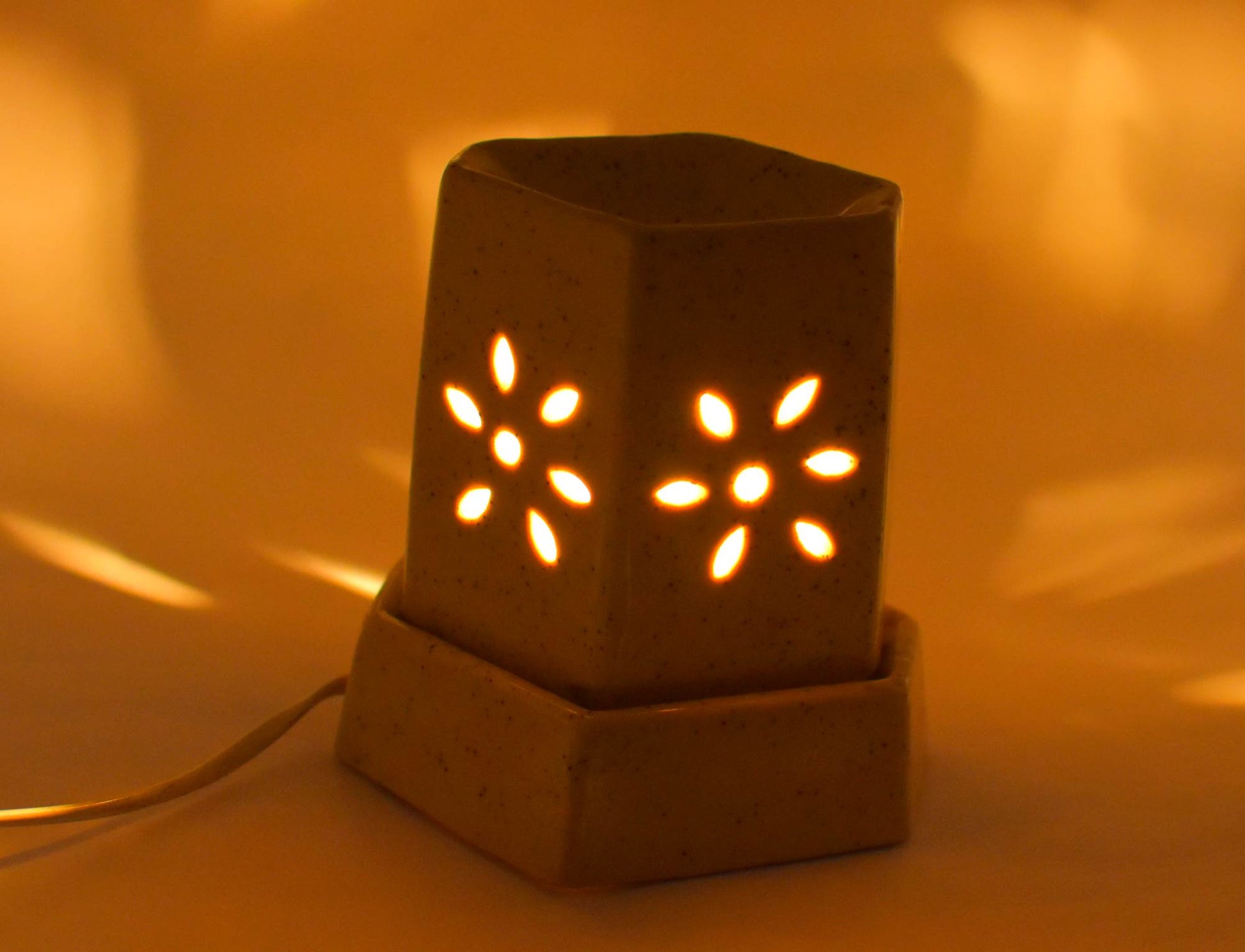 Model: DF11, Ethnic Electric Aroma Diffuser/Burner  for home / office / reception / restroom/Spa/Hotels. - Deczo