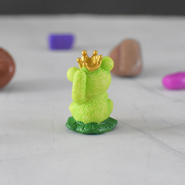 Mini Frog Wearing Crown for Garden Decor - Deczo