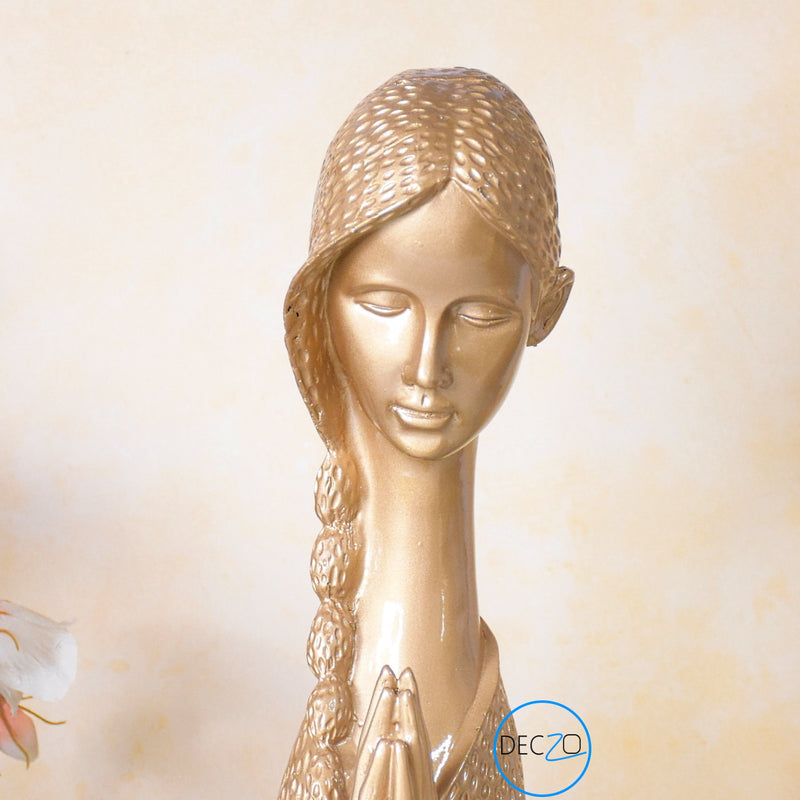Welcome Lady Statue - Golden