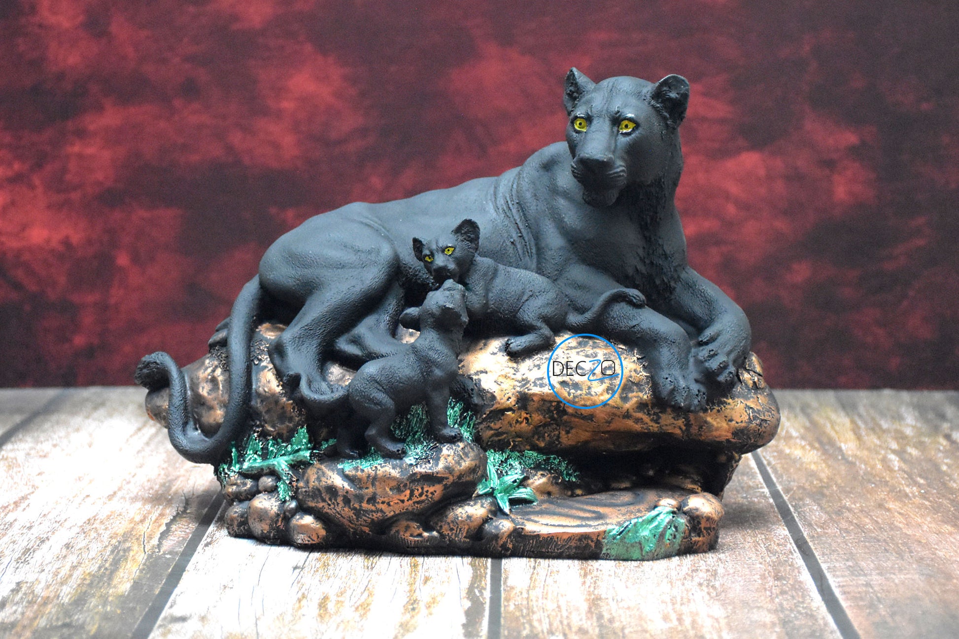 The Royal Family Showpiece - Deczo