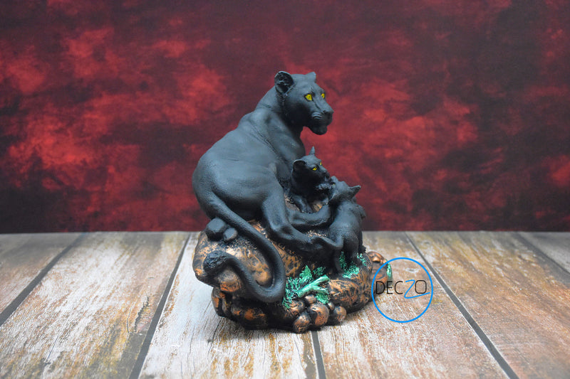 The Royal Family Showpiece - Deczo