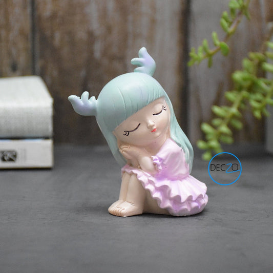 Miniature Sleepy Girl Resin Showpiece deczo